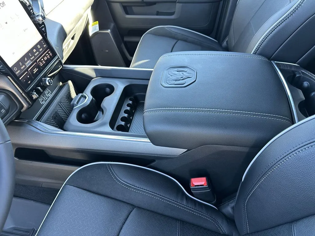 2026 RAM 3500 Laramie - Photo 24