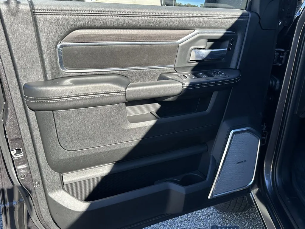 2026 RAM 3500 Laramie - Photo 21