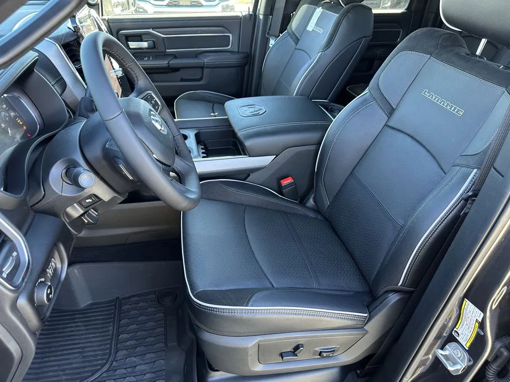 2026 RAM 3500 Laramie - Photo 12