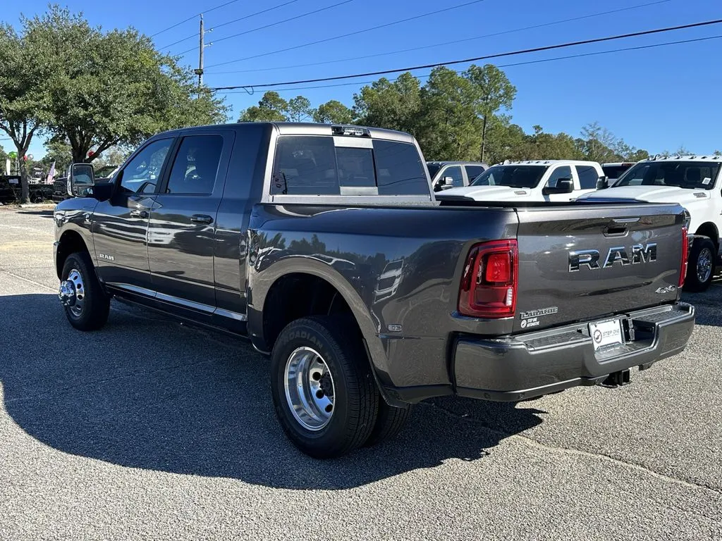 2026 RAM 3500 Laramie - Photo 8