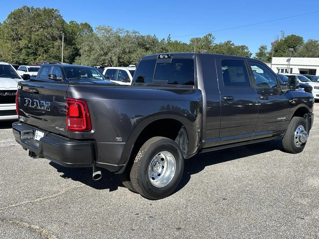 2026 RAM 3500 Laramie - Photo 6