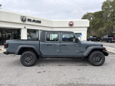 More photos of 2026 Jeep Gladiator Sport at Step One Chrysler Dodge Jeep Ram Fiat Crestview, FL