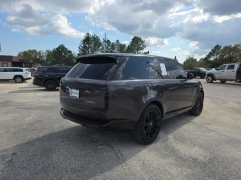 More photos of 2022 Land Rover Range Rover SE at Step One Chrysler Dodge Jeep Ram Fiat Crestview, FL