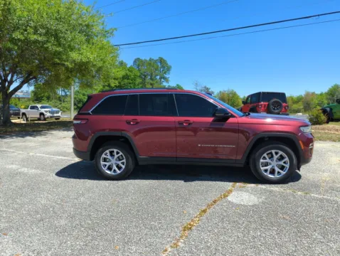 More photos of 2022 Jeep Grand Cherokee Limited at Step One Chrysler Dodge Jeep Ram Fiat Crestview, FL