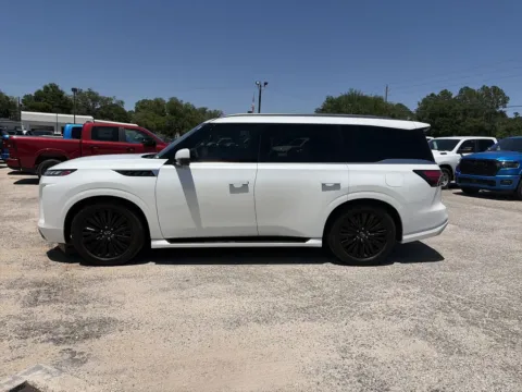 More photos of 2025 INFINITI QX80 LUXE at Step One Chrysler Dodge Jeep Ram Fiat Crestview, FL