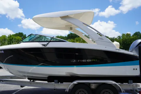 More photos of 2023 Regal LX4 at Longshore Boats Charleston, SC