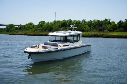 Photos of 2024 Nimbus Commuter 9 for sale in Charleston, SC at Longshore Boats Charleston