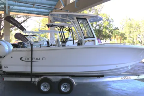 Another view of 2026 Robalo R250 Center Console for sale in Bluffton, SC at Longshore Boats Bluffton