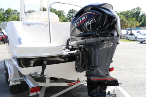 More photos of 2024 Robalo R222 Explorer at Longshore Boats Charleston, SC