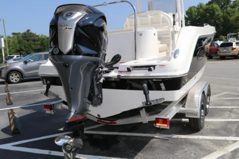 More photos of 2024 Robalo R222 Explorer at Longshore Boats Charleston, SC