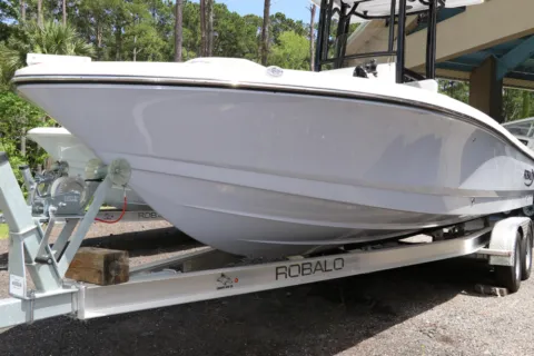 More photos of 2025 Robalo 226 Cayman at Longshore Boats Bluffton, SC