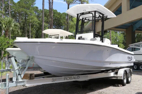 Photos of 2025 Robalo 226 Cayman for sale in Bluffton, SC at Longshore Boats Bluffton