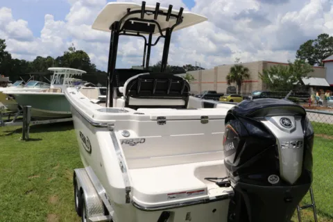 Another view of 2024 Robalo R230 Center Console for sale in Bluffton, SC at Longshore Boats Bluffton