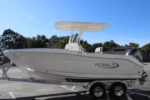 Photos of 2025 Robalo R200 Center Console for sale in Charleston, SC at Longshore Boats Charleston