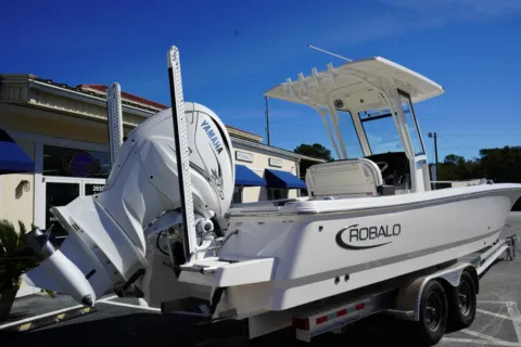 More photos of 2023 Robalo 266 Cayman at Longshore Boats Charleston, SC