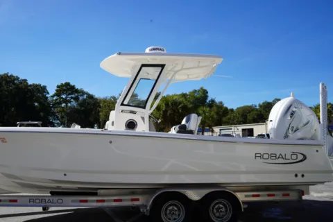 More photos of 2023 Robalo 266 Cayman at Longshore Boats Charleston, SC