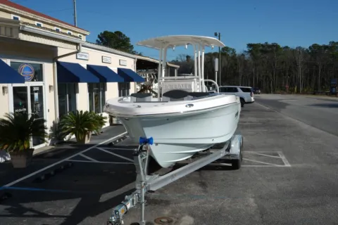 More photos of 2026 Robalo R202 Explorer at Longshore Boats Charleston, SC