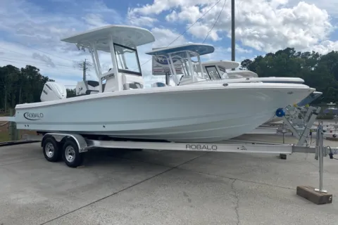 Another view of 2026 Robalo 246 Cayman for sale in Charleston, SC at Longshore Boats Charleston