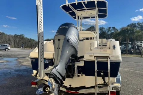 Photos of 2023 Robalo R202 Explorer for sale in Charleston, SC at Longshore Boats Charleston