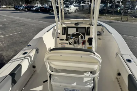 Another view of 2023 Robalo R202 Explorer for sale in Charleston, SC at Longshore Boats Charleston
