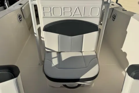 More photos of 2023 Robalo R202 Explorer at Longshore Boats Charleston, SC