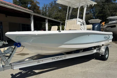 Photos of 2026 Robalo 206 Cayman for sale in Charleston, SC at Longshore Boats Charleston