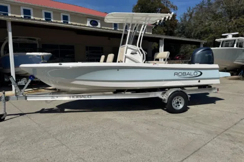 More photos of 2026 Robalo 206 Cayman at Longshore Boats Charleston, SC