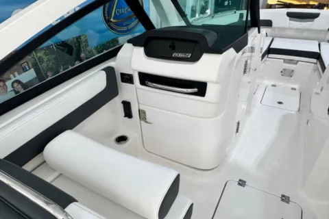 More photos of 2026 Robalo R277 Dual Console at Longshore Boats Charleston, SC