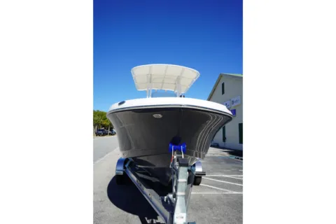 Another view of 2026 Robalo R202 Explorer for sale in Charleston, SC at Longshore Boats Charleston
