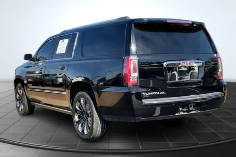 Photos of 2019 GMC Yukon XL Denali for sale in St. Louis, MO at South County Auto Plaza