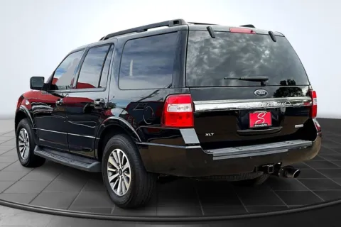 Photos of 2017 Ford Expedition XLT for sale in St. Louis, MO at South County Auto Plaza