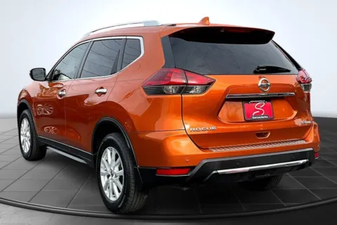Photos of 2019 Nissan Rogue SV for sale in St. Louis, MO at South County Auto Plaza
