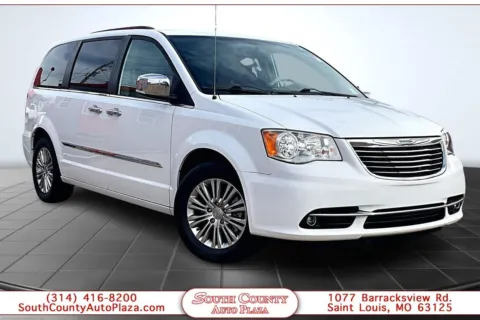 White 2015 Chrysler Town &amp; Country Touring-L for sale in St. Louis, MO