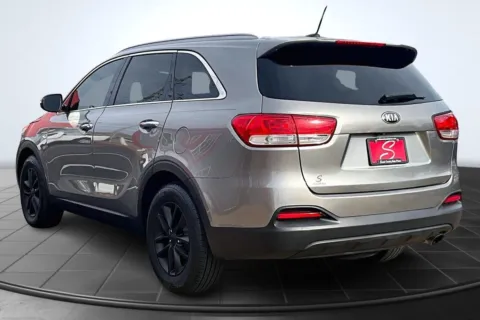 Photos of 2018 Kia Sorento 3.3L LX for sale in St. Louis, MO at South County Auto Plaza