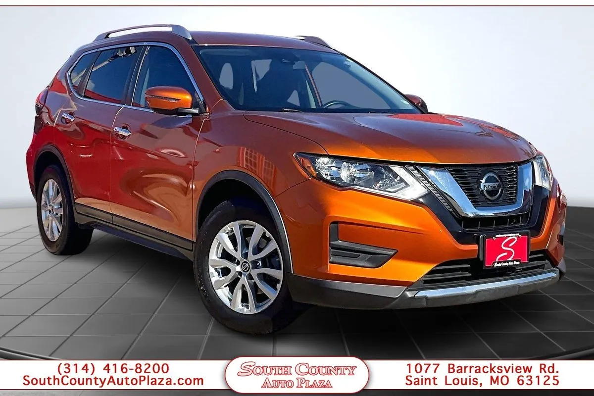Gold 2019 Nissan Rogue SV for sale in St. Louis, MO