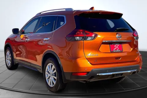 Photos of 2019 Nissan Rogue SV for sale in St. Louis, MO at South County Auto Plaza