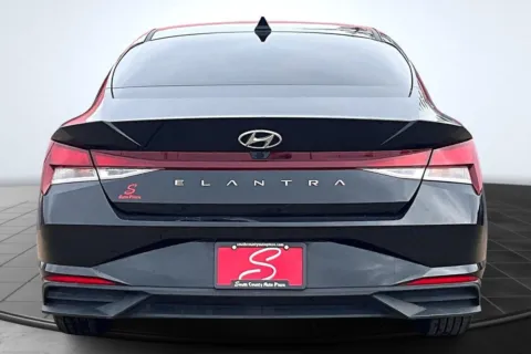 More photos of 2021 Hyundai Elantra SEL at South County Auto Plaza, MO