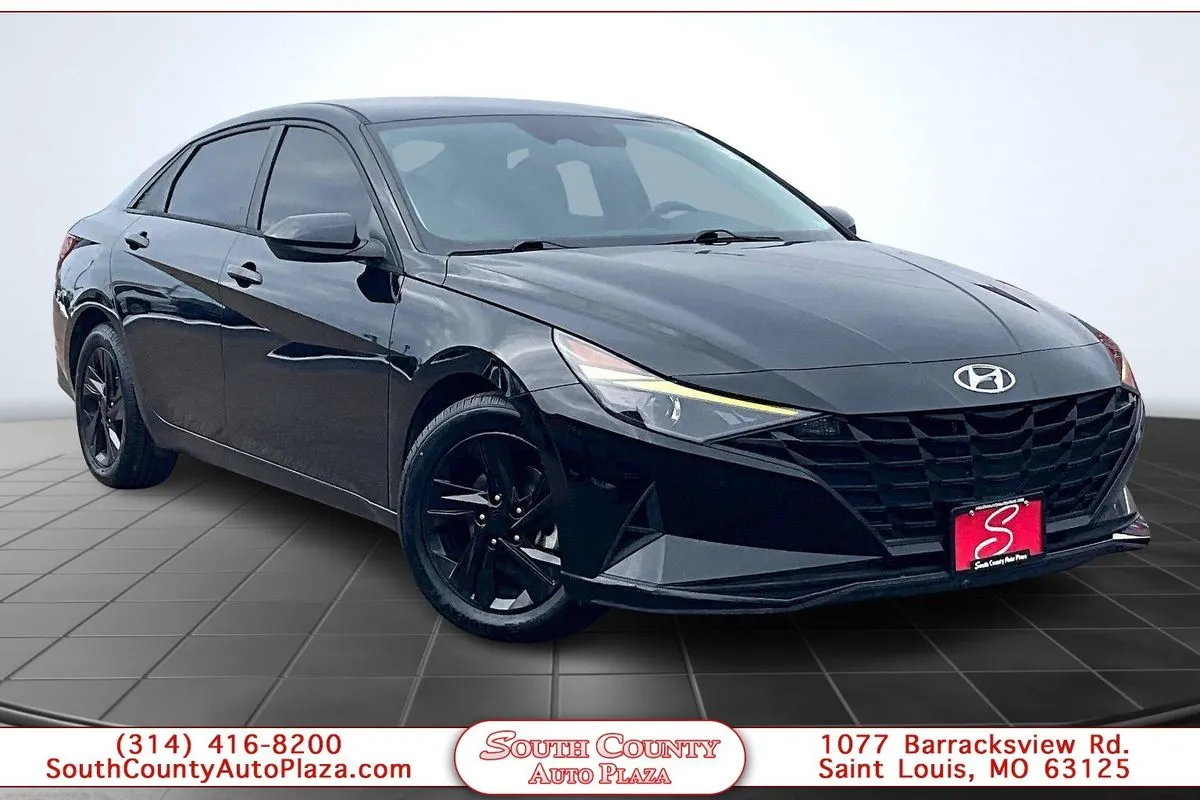 Black 2021 Hyundai Elantra SEL for sale in St. Louis, MO