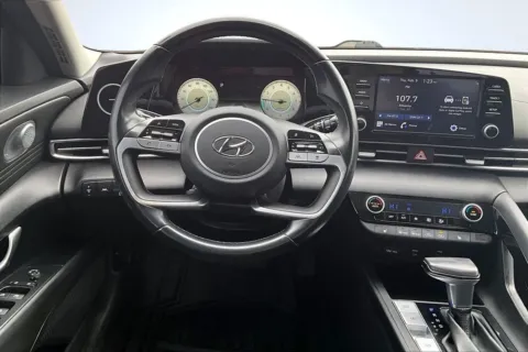 More photos of 2021 Hyundai Elantra SEL at South County Auto Plaza, MO