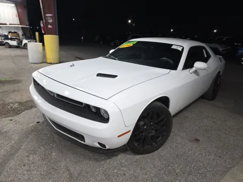 White 2016 Dodge Challenger SXT for sale in St. Louis, MO