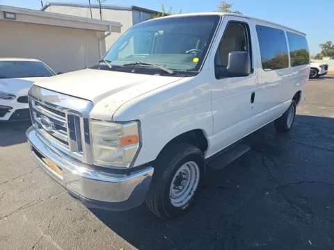 White 2012 Ford E-350 Super Duty XLT for sale in St. Louis, MO