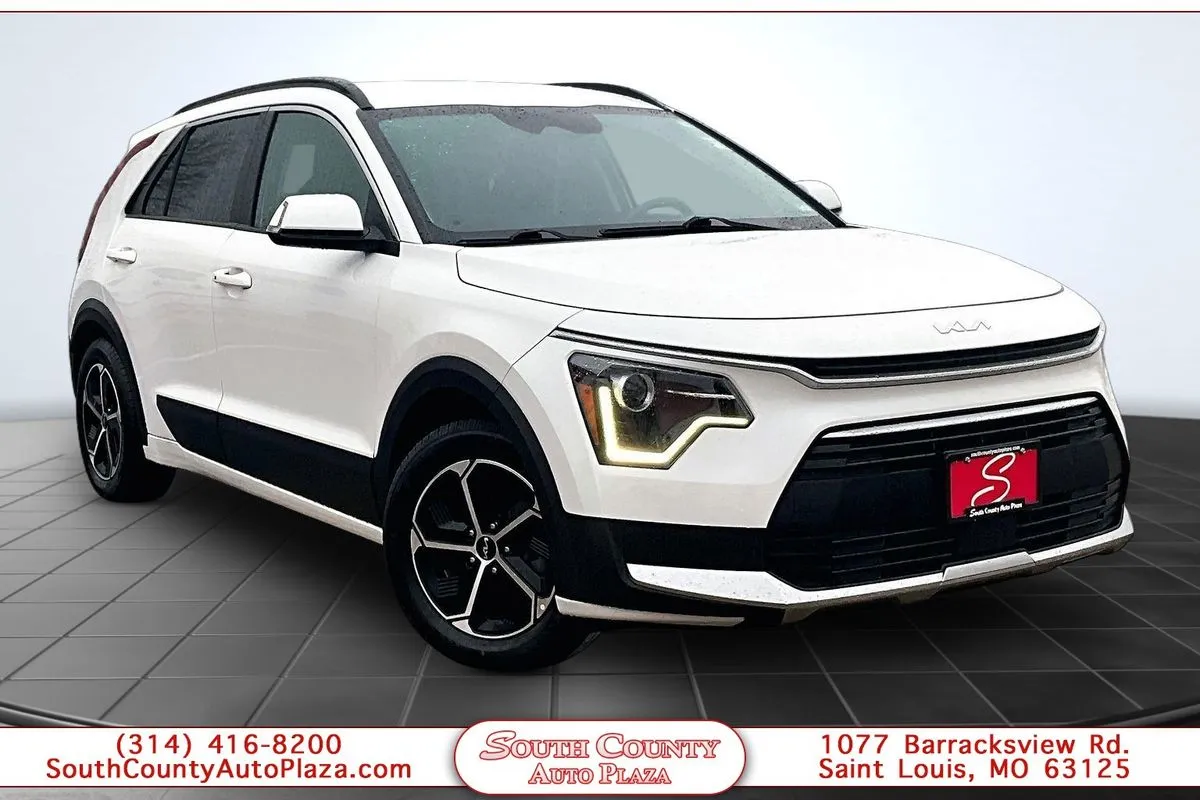 White 2023 Kia Niro Plug-In Hybrid EX for sale in St. Louis, MO