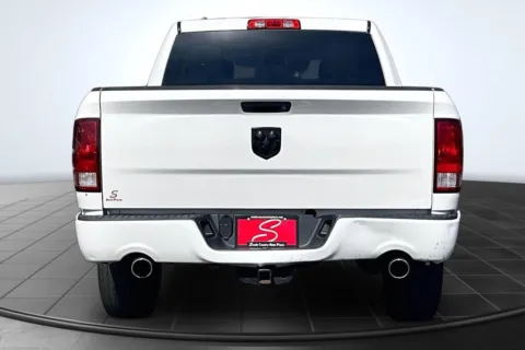 More photos of 2017 Ram 1500 Express Crew Cab 4x2 5'7" Box at South County Auto Plaza, MO