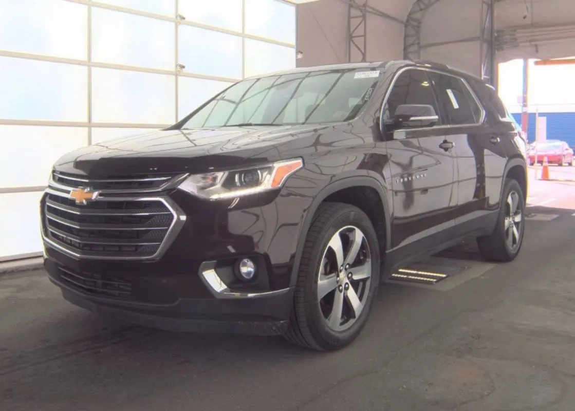 Red 2018 Chevrolet Traverse 3LT for sale in St. Louis, MO