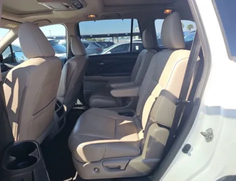 More photos of 2017 Honda Pilot Elite at South County Auto Plaza, MO