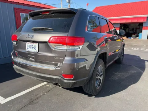 Another view of 2018 Jeep Grand Cherokee Limited 4x4 for sale in St. Louis, MO at South County Auto Plaza