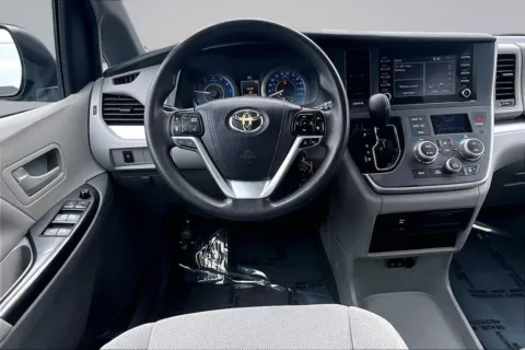 More photos of 2020 Toyota Sienna L at South County Auto Plaza, MO