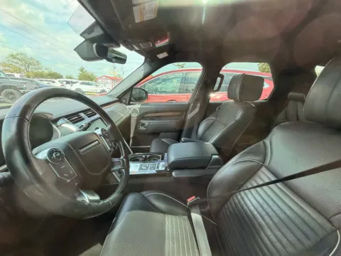 Photos of 2018 Land Rover Discovery HSE LUXURY for sale in St. Louis, MO at South County Auto Plaza