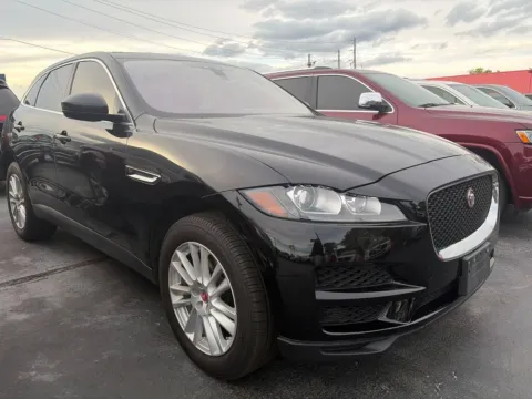 Photos of 2020 Jaguar F-PACE 30t Prestige for sale in St. Louis, MO at South County Auto Plaza