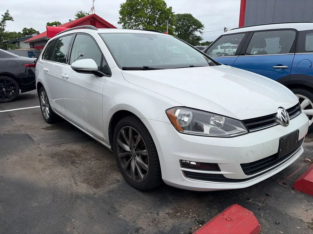 2016 Volkswagen Golf SportWagen TSI Limited Edition's photo